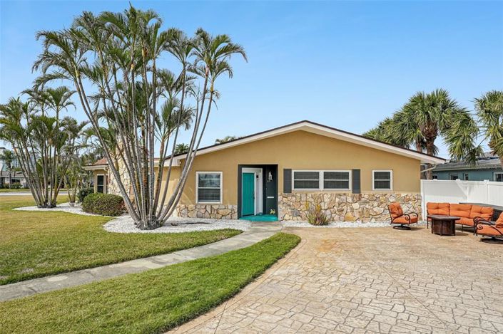 Image No.44-3 Bed Property for sale