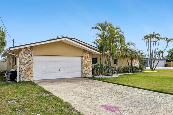 Image No.6-3 Bed Property for sale