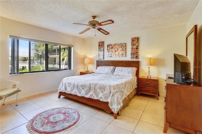 Image No.12-2 Bed Property for sale