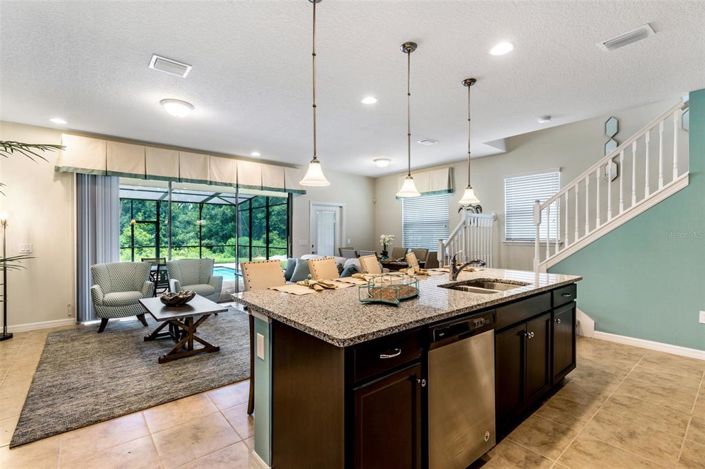 Image No.12-5 Bed Townhouse for sale