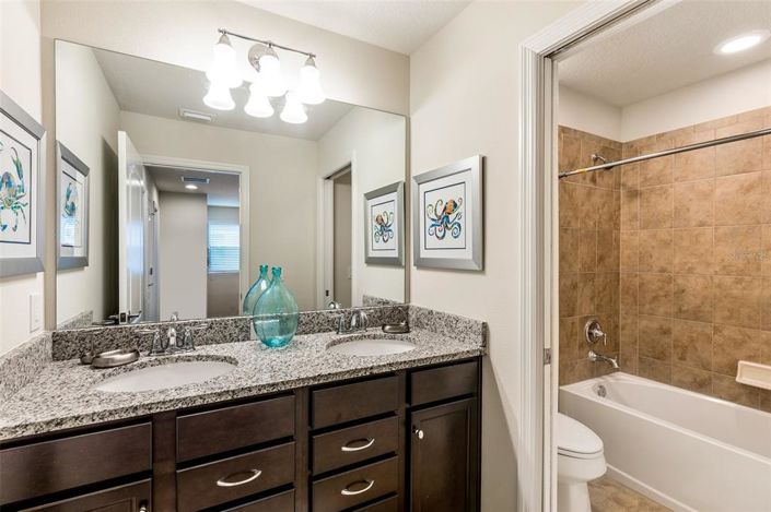 Image No.17-5 Bed Townhouse for sale