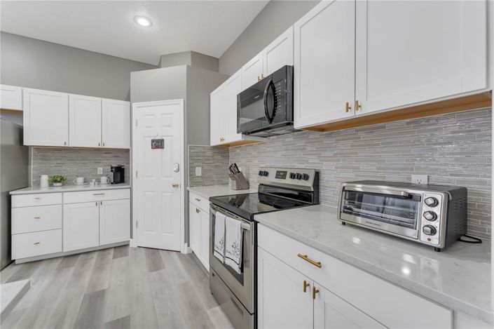 Image No.10-7 Bed Property for sale