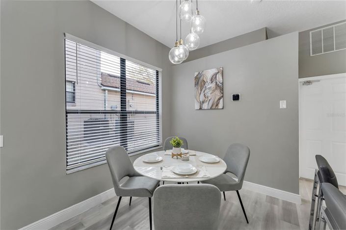 Image No.11-7 Bed Property for sale