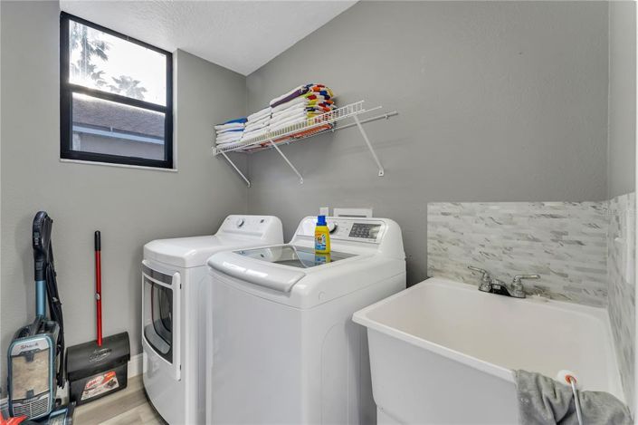 Image No.14-7 Bed Property for sale