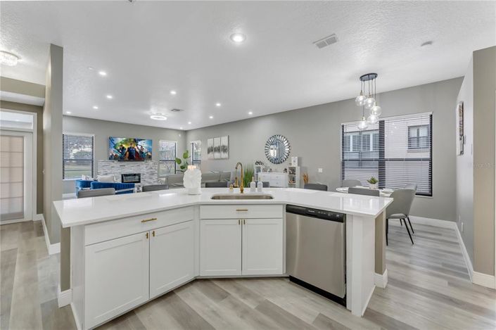 Image No.15-7 Bed Property for sale