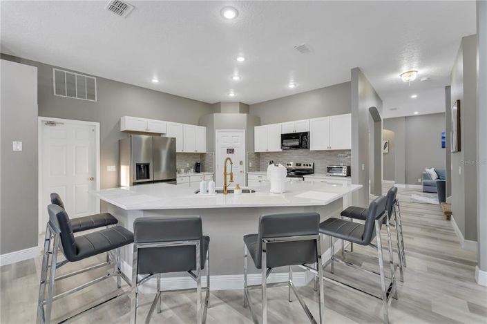 Image No.16-7 Bed Property for sale