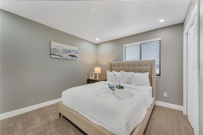 Image No.24-7 Bed Property for sale