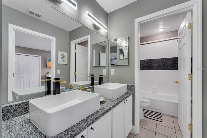 Image No.33-7 Bed Property for sale