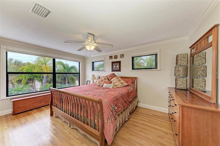 Image No.21-3 Bed Property for sale