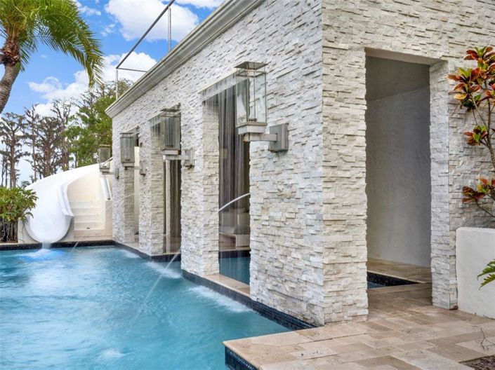 Image No.11-6 Bed Property for sale