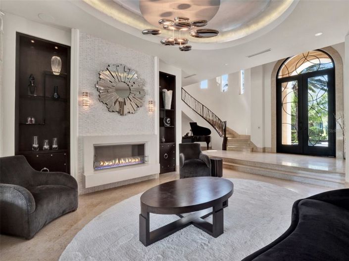 Image No.17-6 Bed Property for sale