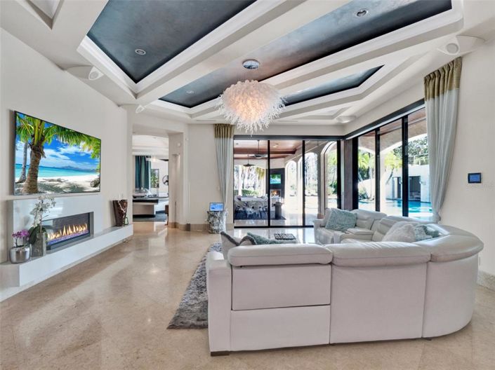 Image No.26-6 Bed Property for sale