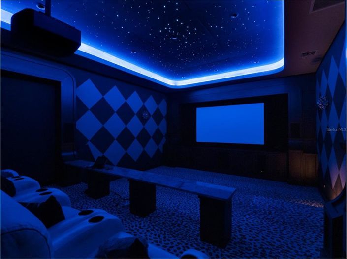 Image No.32-6 Bed Property for sale