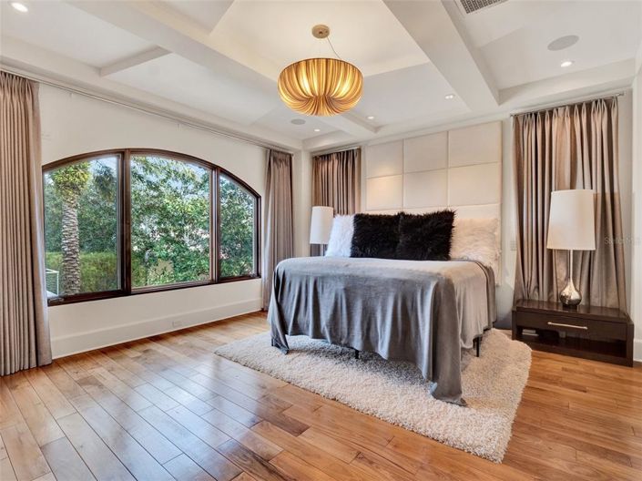 Image No.33-6 Bed Property for sale