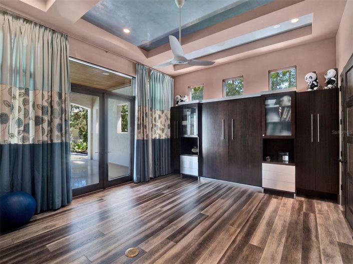 Image No.38-6 Bed Property for sale