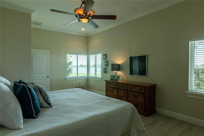 Image No.26-4 Bed Property for sale