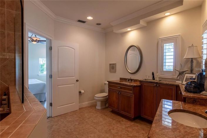 Image No.28-4 Bed Property for sale