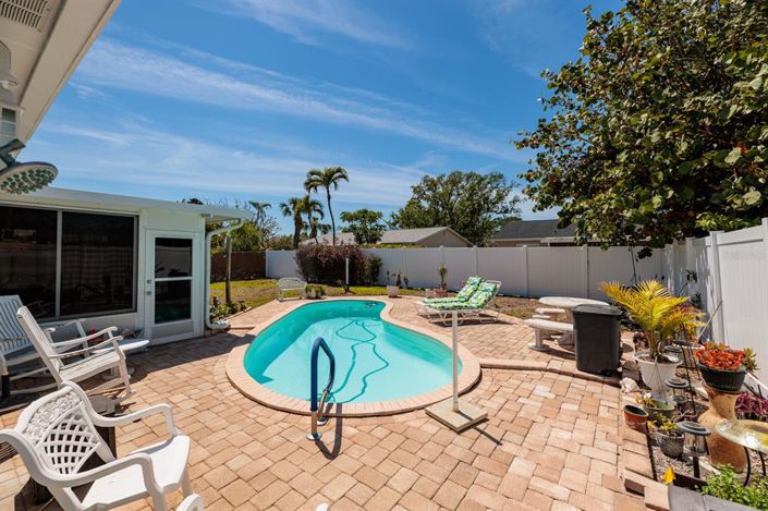 Image No.10-3 Bed Property for sale