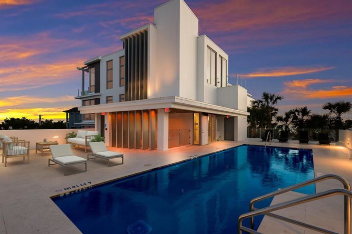 Image No.19-4 Bed Property for sale