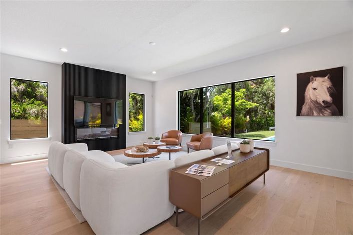 Image No.12-5 Bed Property for sale