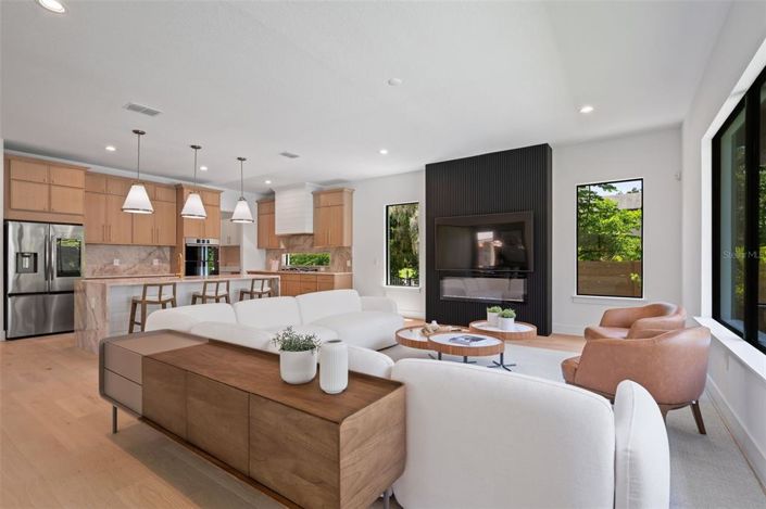 Image No.14-5 Bed Property for sale