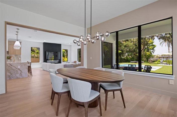 Image No.15-5 Bed Property for sale