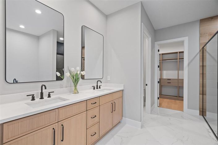 Image No.17-5 Bed Property for sale