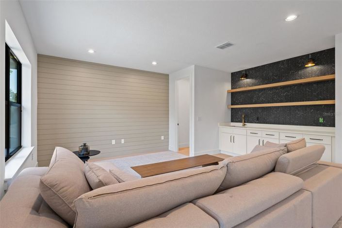 Image No.22-5 Bed Property for sale