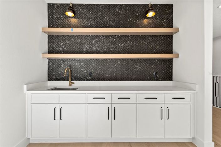 Image No.23-5 Bed Property for sale