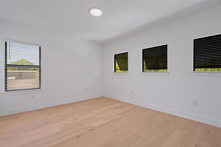 Image No.29-5 Bed Property for sale