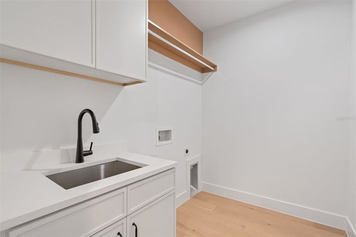 Image No.30-5 Bed Property for sale