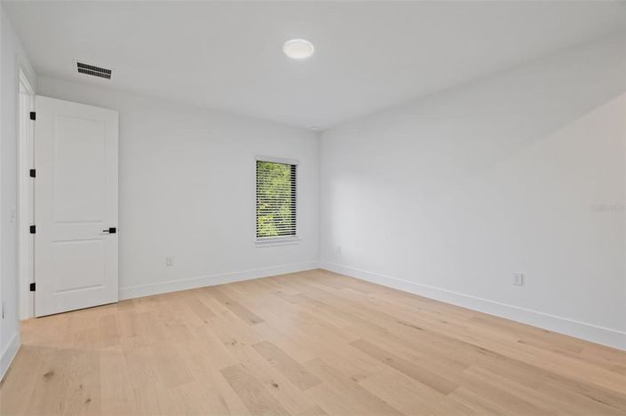 Image No.32-5 Bed Property for sale