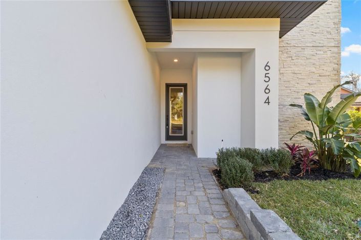 Image No.4-5 Bed Property for sale