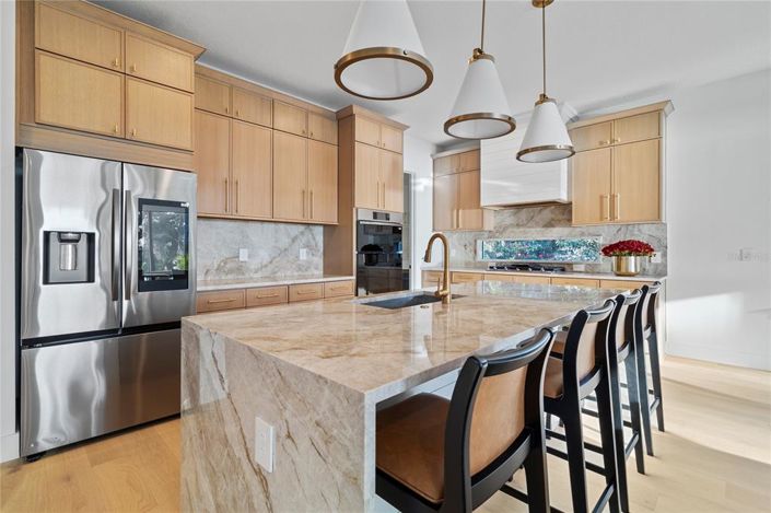 Image No.5-5 Bed Property for sale