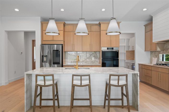 Image No.6-5 Bed Property for sale