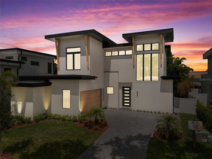 Image No.1-4 Bed Property for sale