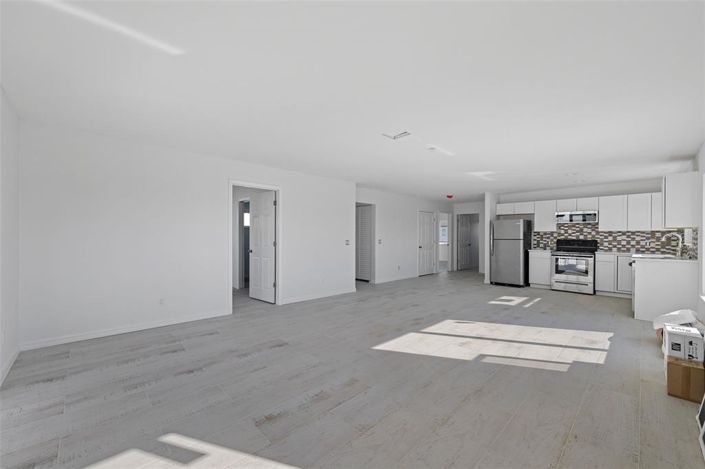 Image No.16-6 Bed Property for sale