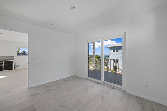 Image No.19-6 Bed Property for sale