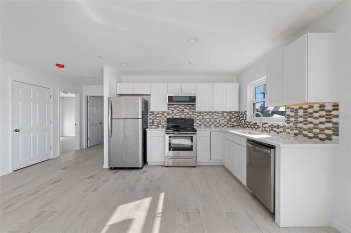 Image No.21-6 Bed Property for sale