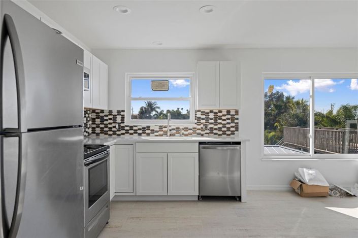 Image No.22-6 Bed Property for sale