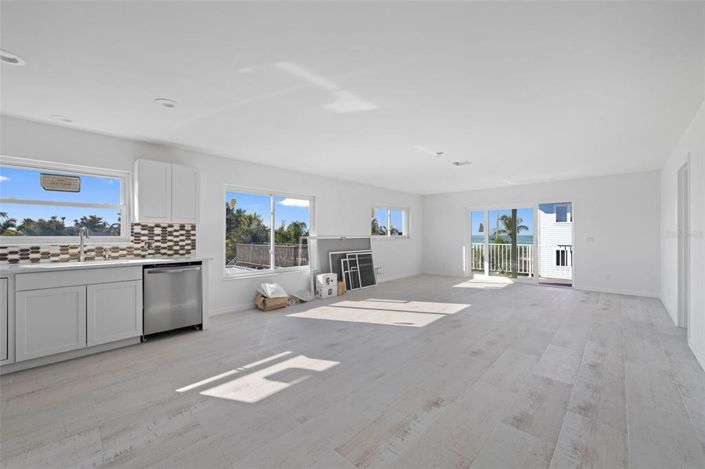 Image No.23-6 Bed Property for sale