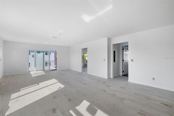 Image No.29-6 Bed Property for sale