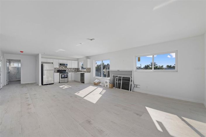 Image No.30-6 Bed Property for sale