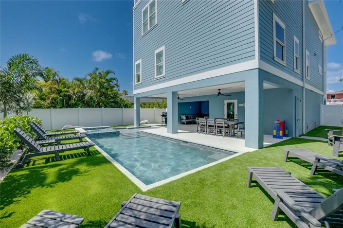 Image No.2-7 Bed Property for sale