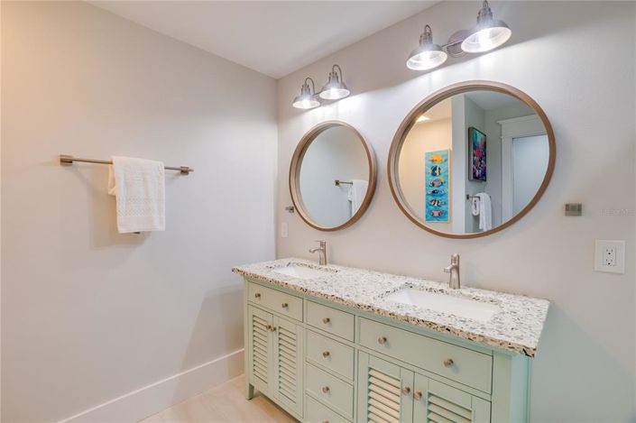 Image No.24-7 Bed Property for sale