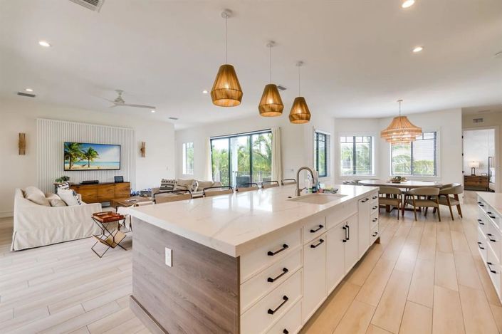 Image No.15-9 Bed Property for sale