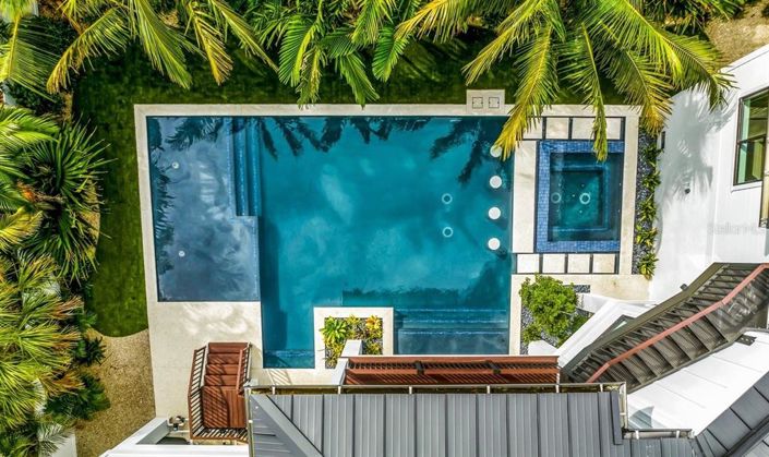 Image No.60-9 Bed Property for sale