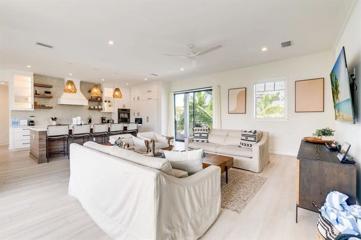 Image No.9-9 Bed Property for sale