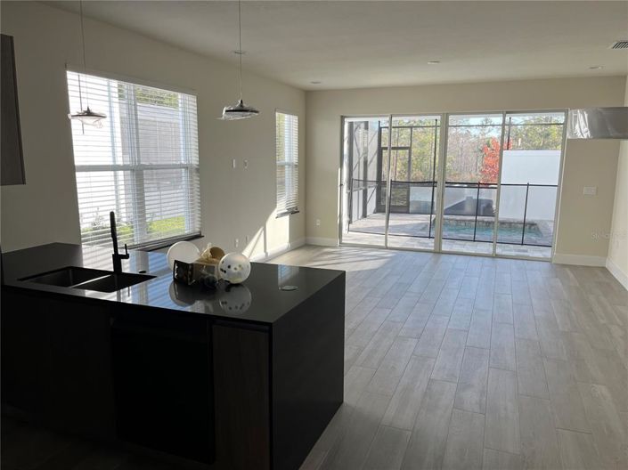 Image No.4-4 Bed Property for sale