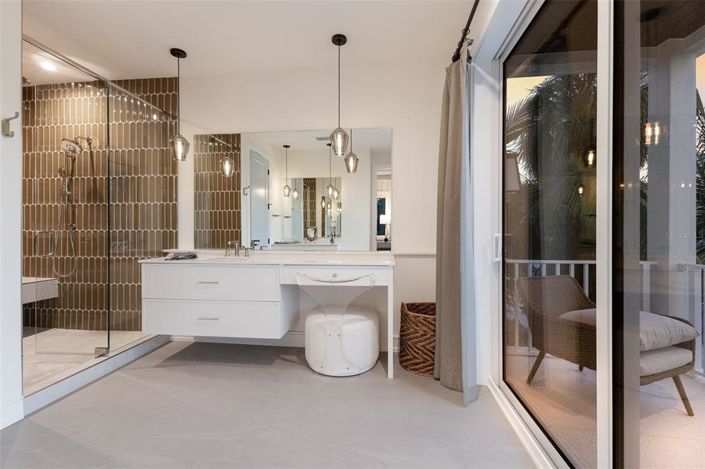 Image No.17-5 Bed Property for sale